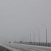В снегопад на мосту