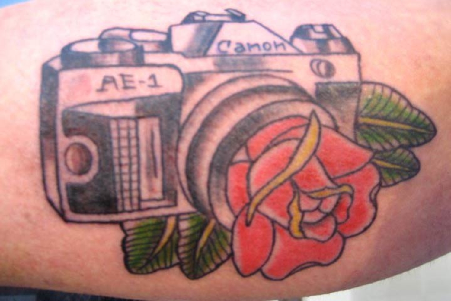 Tattoo webcams. Тату фотоаппарат. Тату фотоаппарат эскиз. Татуировка Canon. Татуировки фотографа с камерой.