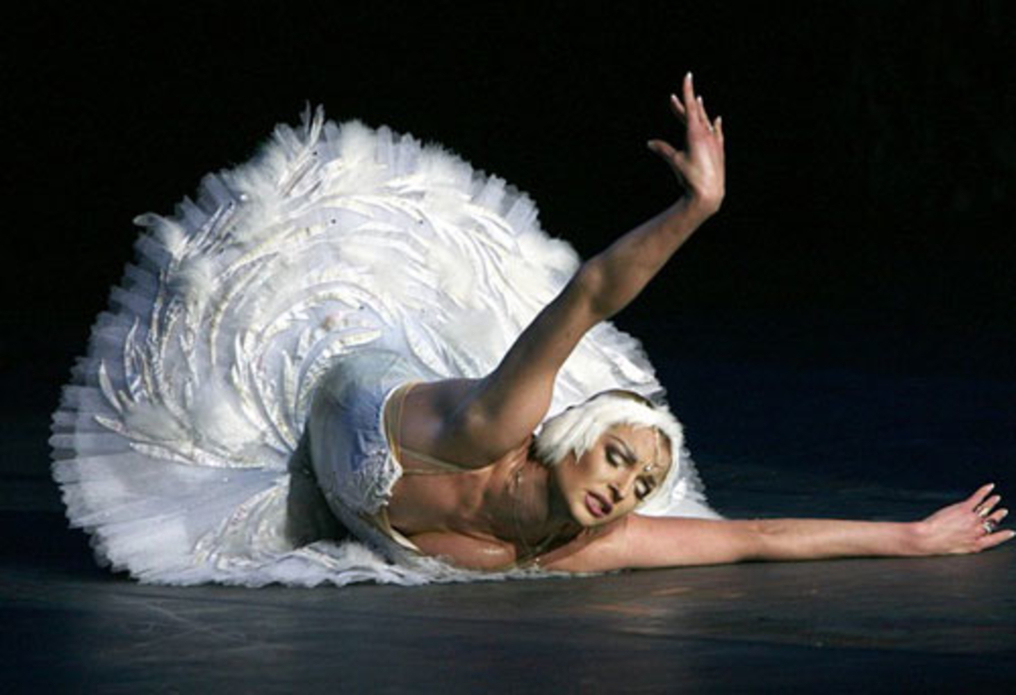 Захаров белый лебедь. Волочкова в балете Лебединое озеро.