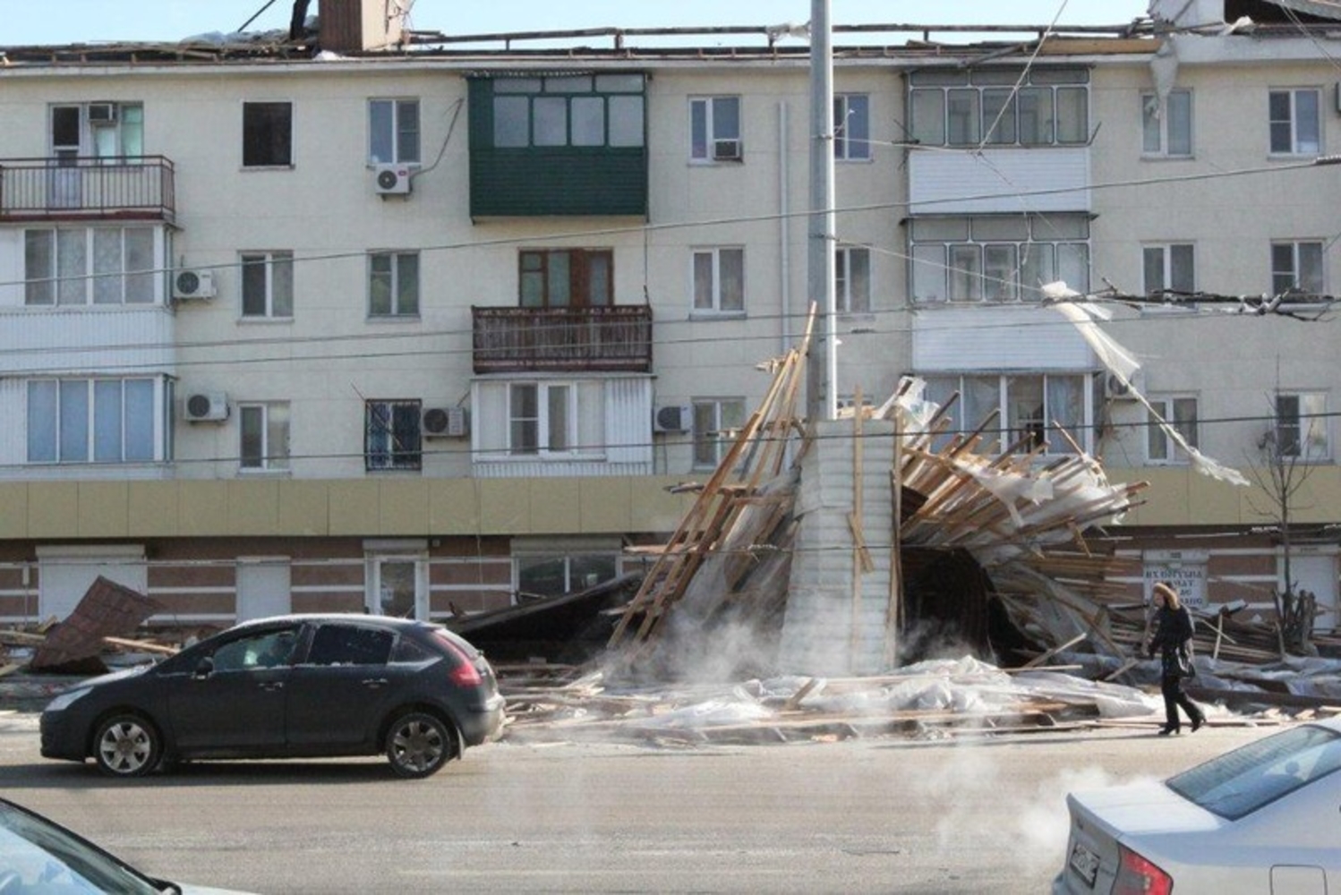 Погода в новороссийске сегодня и завтра. Ураган в Новороссийске. Новороссийск 2012 ураган. Новороссийск непогода. Ураган в Новороссийске сейчас.