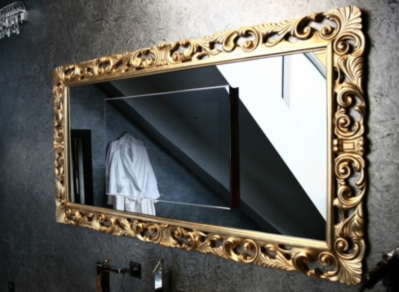 Ryptoboss зеркало. Зеркало Диамант. Зеркало в багете в интерьере. Багет для зеркала. Зеркало в раме.