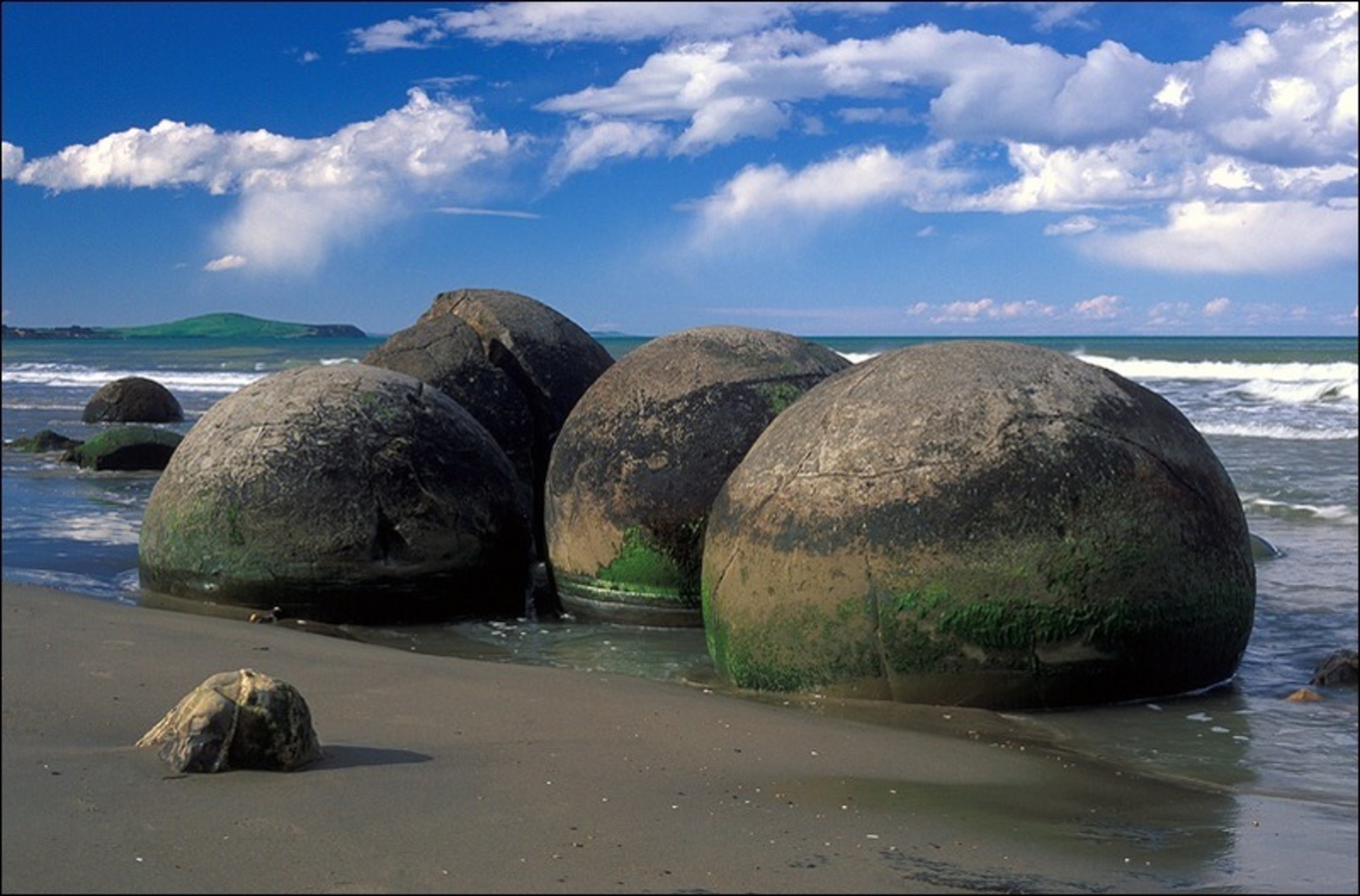 Камни природной формы. Каменные шары Коста-Рики. Коста Рика каменные шары. Каменные шары Коста-Рики Коста-Рика. Круглые валуны Коста Рики.
