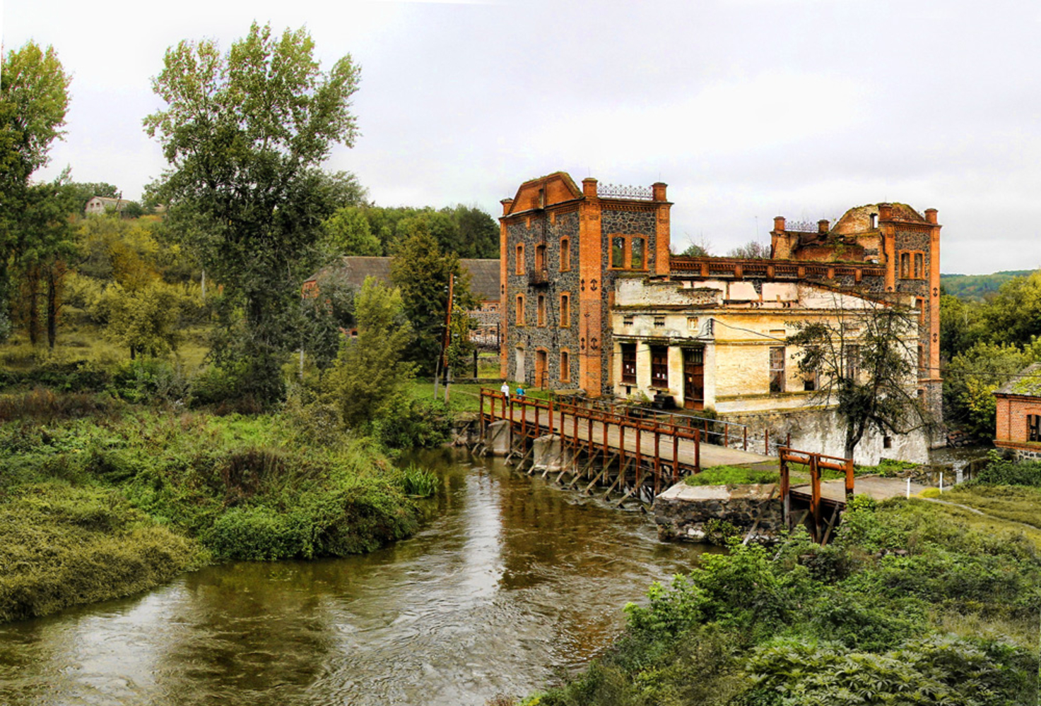 Город купца адамова. Водяная мельница старый Оскол. Мельница в Корнево. Старая мельница в Юрятино. Аркадак мельница.