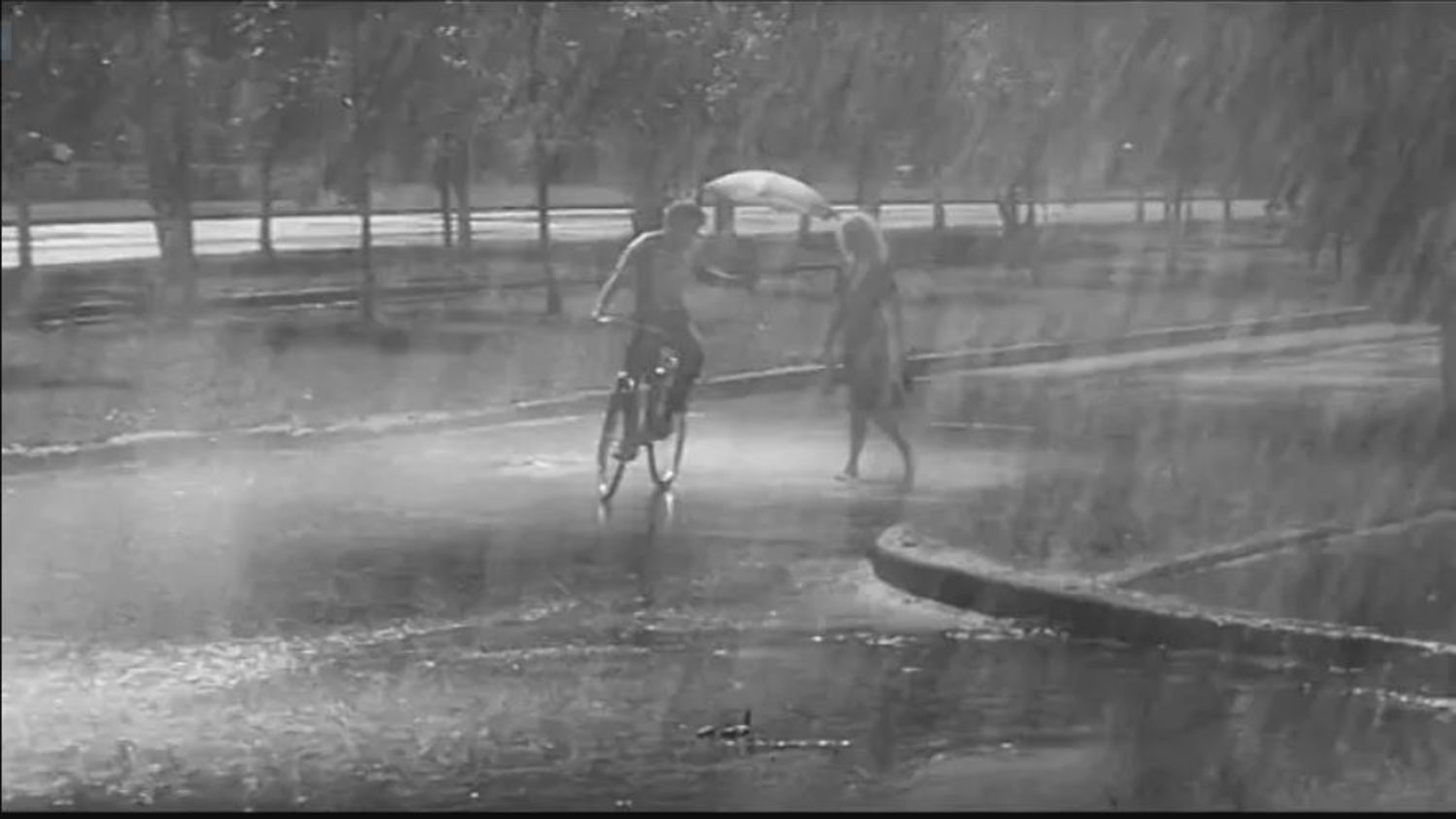 Если я шагаю криво. Я шагаю по Москве 1963 кадры. Я шагаю по Москве кадры под дождем.