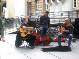 Музыка Парижских улиц