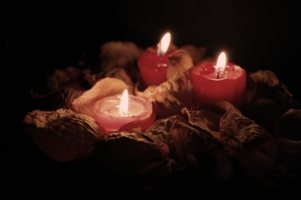 Три свечи