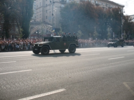 Военный Хаммер на параде