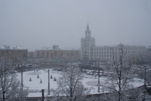 Первый снег. День.