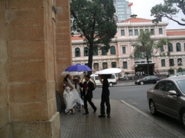 Вьетнамская свадьба под дождём.