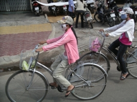 Вьетнамские велосипедистки.