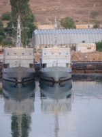 два военных корабля