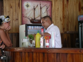 Кубинский бармен.