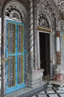Двери в храм Джайнов. Калькутта.