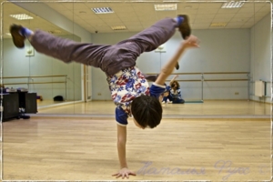 Илья - начинающий Breakdancer.