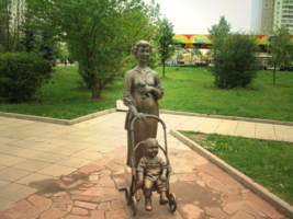 Скульптура беременной женщины