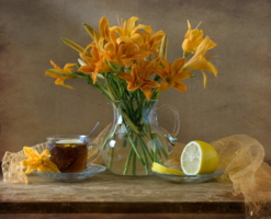 Натюрморт с лимонным чаем