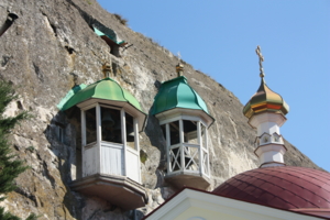 Монашенские кельи в скалах