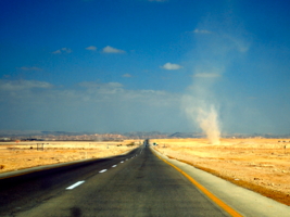 Пыльная буря в пустыне