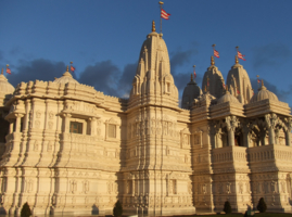 Храм Мандир в лучах заката