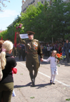На парад Победы с внучкой