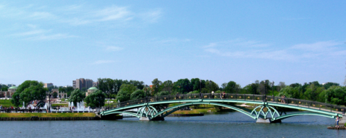 Мост к фонтану