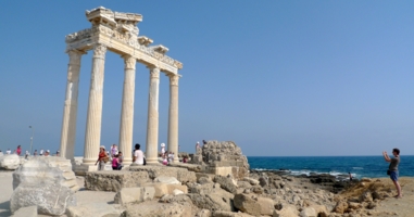 Колонны Храма Аполлона