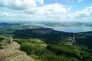 Под облаками.