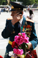 Надевают наши Деды боевые ордена