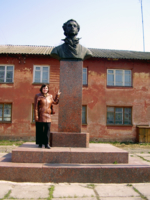 У памятника Пушкину в г. Белёве
