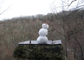 "Железный" снеговик.