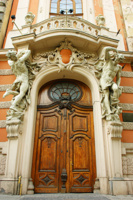 На ул. Листопадового Чину