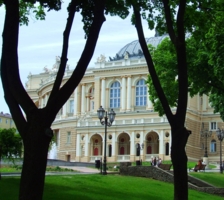 За каждой аркой муза.