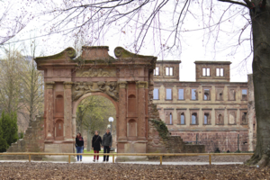 Остатки былой арки....