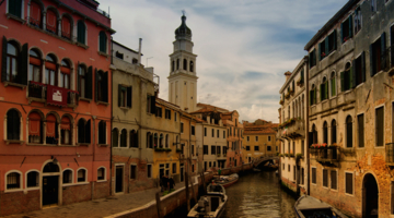 Падающая башня в Венеции