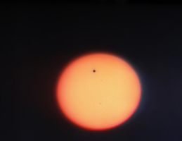 Венера и Солнце