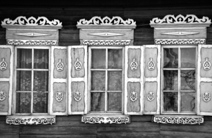 Окна старого дома