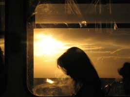 Закат сквозь трамвайные окна