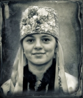 Девушка в украинском костюме