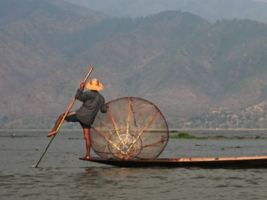Рыбак на озере Инле