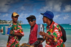 Пляжные музыканты.