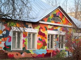 Разноцветный домик в моём городе