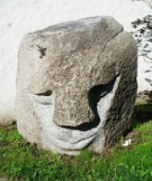 Лицо в камне