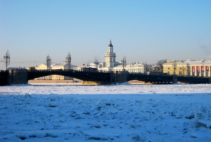Дворцовый мост зимой