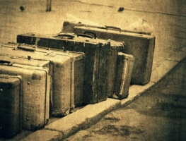 Десять старых чемоданов