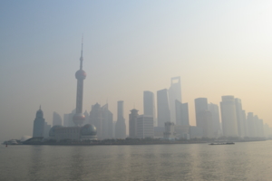Шанхай в тумане.