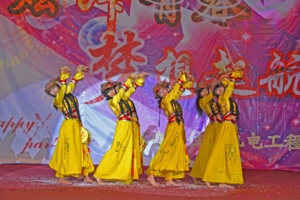Танец китайских девушек
