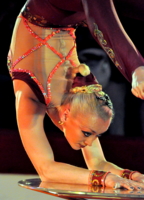 Цирковая гимнастка 