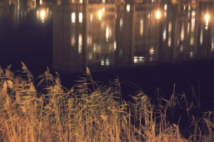 Отражение огней ночного города
