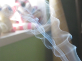 Дым ароматической палочки