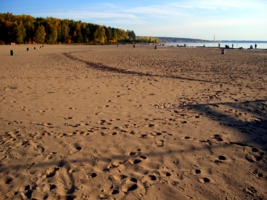 Осенний пляж